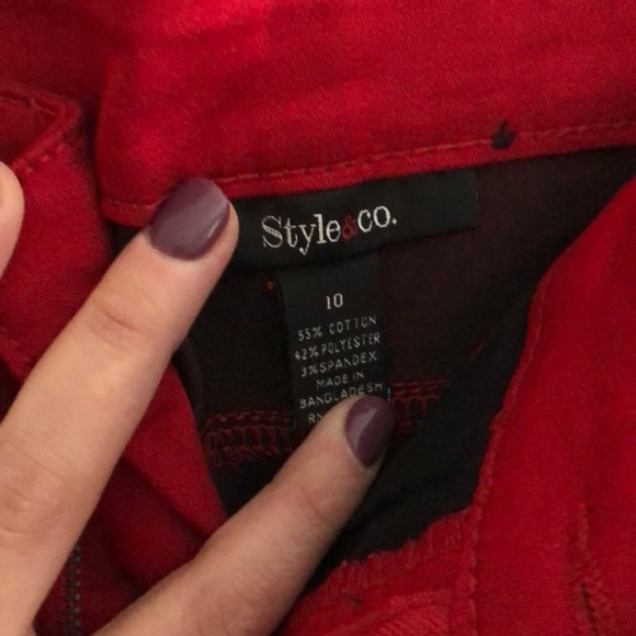 Red capris - Picture 2 of 2